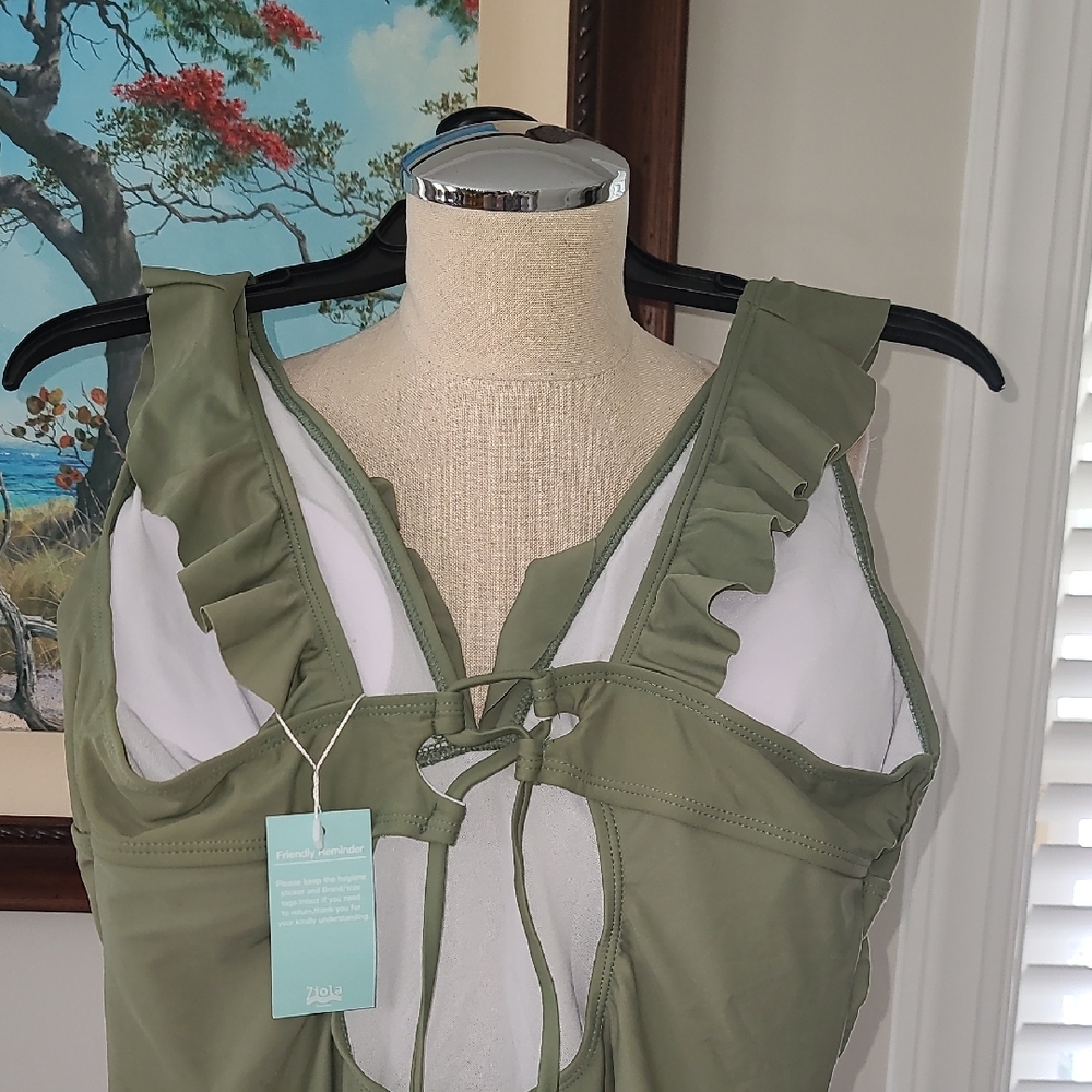 Green Ruffled Swimsuit - Picture 5 of 7